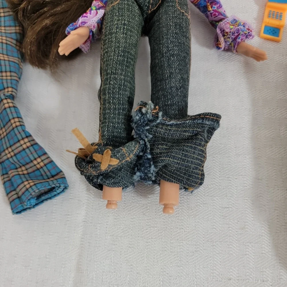 Bratz Yasmin Style It Doll 2001 MGA NO FEET SHOES Extra Clothes Accessories Lot